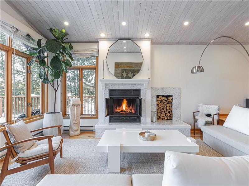 Grand View Lodge Lac de l'Achigan waterfront