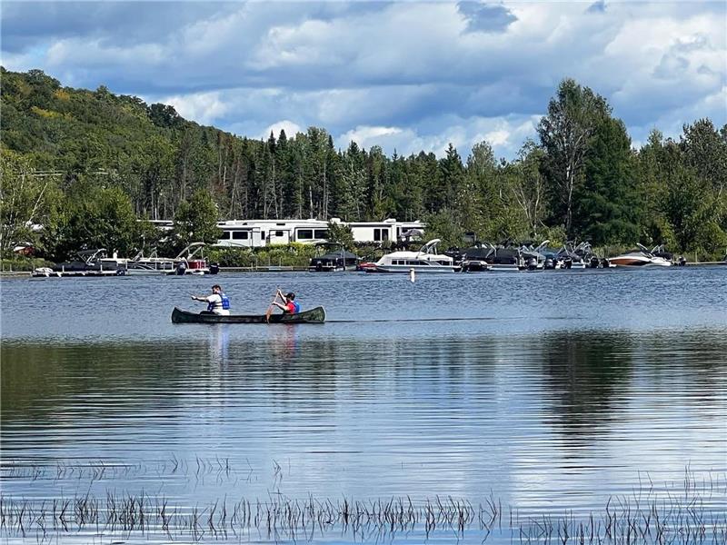 LA MAISON DES CASTORS  CHALET BORD DE L EAU -Vélo-Bateau-kayak-Padelboard-Quai-Patin-Motoneige-ski