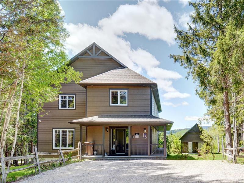 Chalet spacieux – Baie-Saint-Paul, Le Massif | Spa, Sauna, Billard & Air Hockey