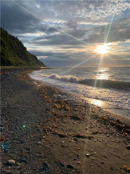 MAISON SUR LA RIVIÈRE / GASPÉSIE