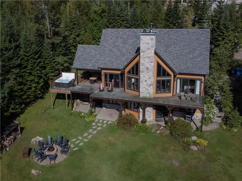 Chalet Coeur de Bois: Refinement, Panoramic River View & Spa