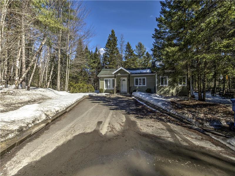 CHALET CHARMANT ET L'ENDROIT IDEAL POUR  LES AMATEURS DE LA NATURE $699 UNE SEMAINE FÉVRIER-MARS