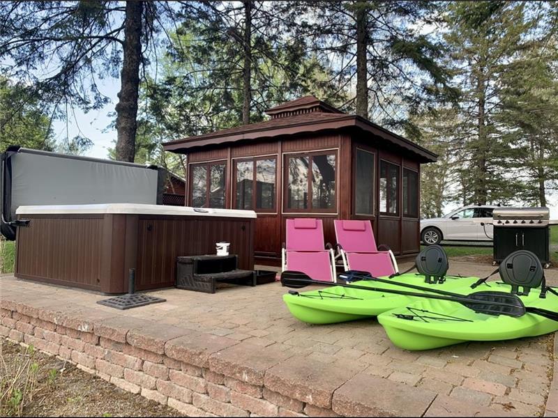 Refuge de la rivière noire, bord de l'eau