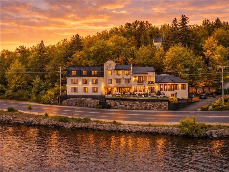 Auberge du Lac des Sables , Laurentides, Quebec, Canada