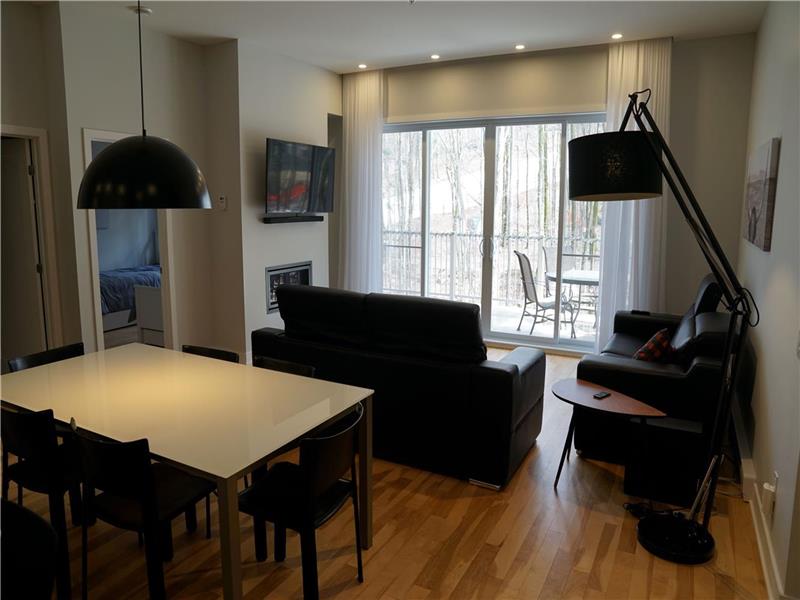Condo 5-1/2 for rent, electric car charging station included, locker, Cercle des Cantons - Bromont