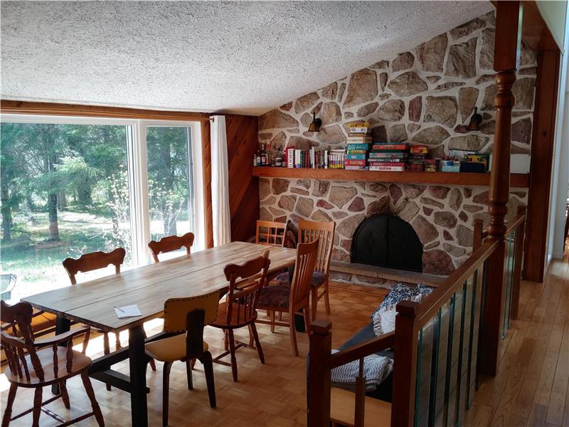 Grand chalet chaleureux avec accès direct au lac Beauchamp (Location de 32 jours et plus)