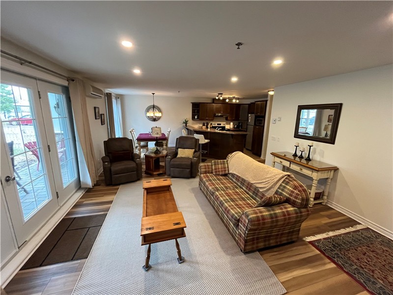 Condo grand 4 1\2 à aire ouverte à Bromont