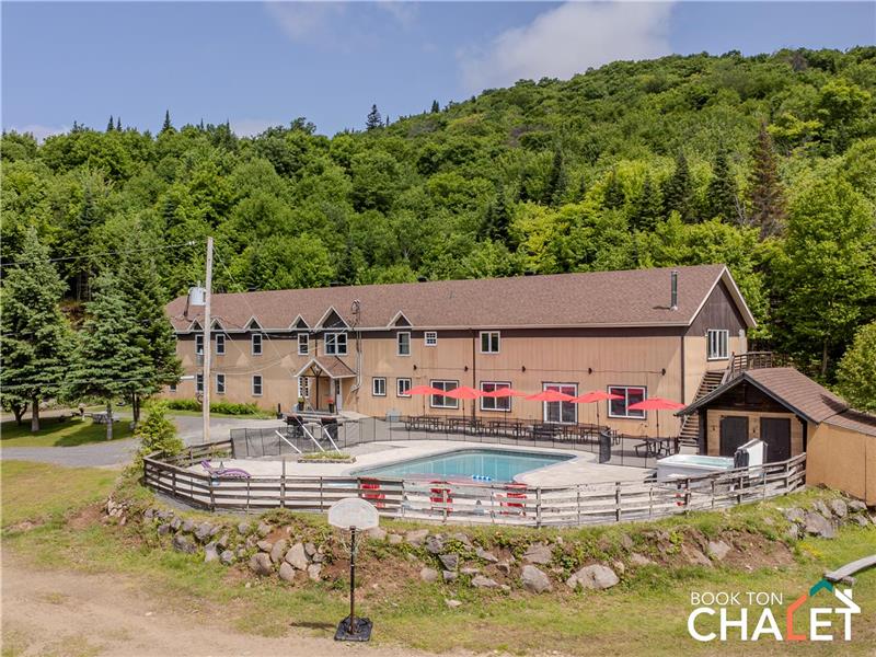 The chalet Du Rocher at Domaine Val-des-Lacs