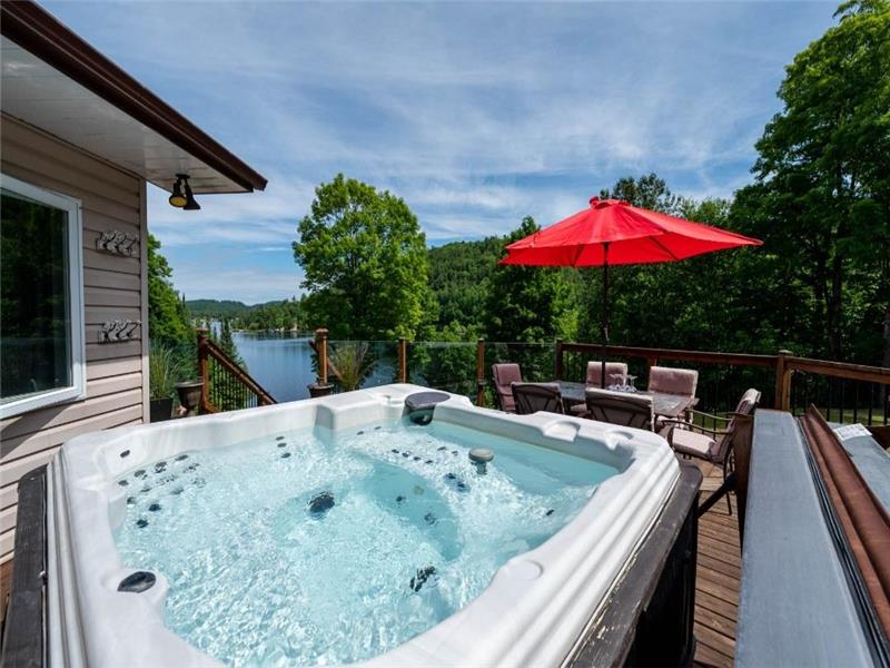 Waterfront Cottage, Newly Renovated