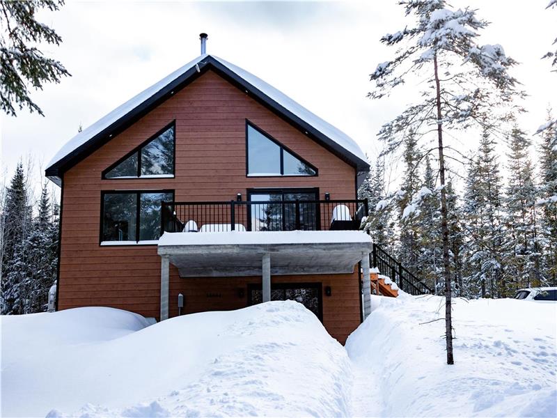 CHALET AU PONT COUVERT - Spa - Paddle Board - VTT - Motoneige - Golf