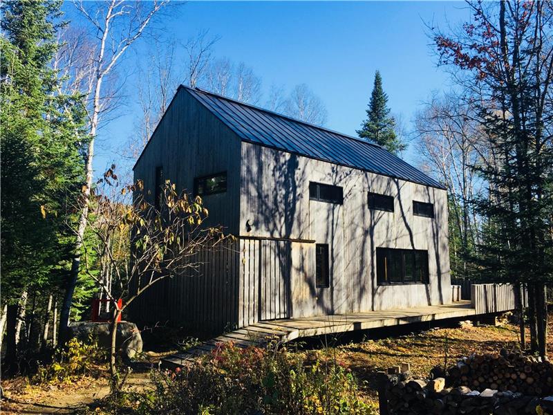 Chalet bord de l'eau Nature Sauvage