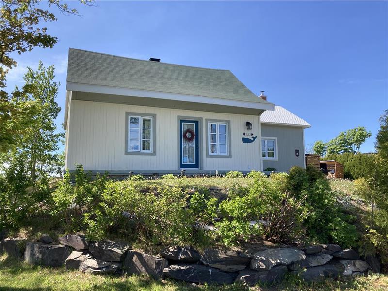 La Cacounoise maison avec vue et superbe coucher de soleil à quelques minutes de Rivière-du-Loup