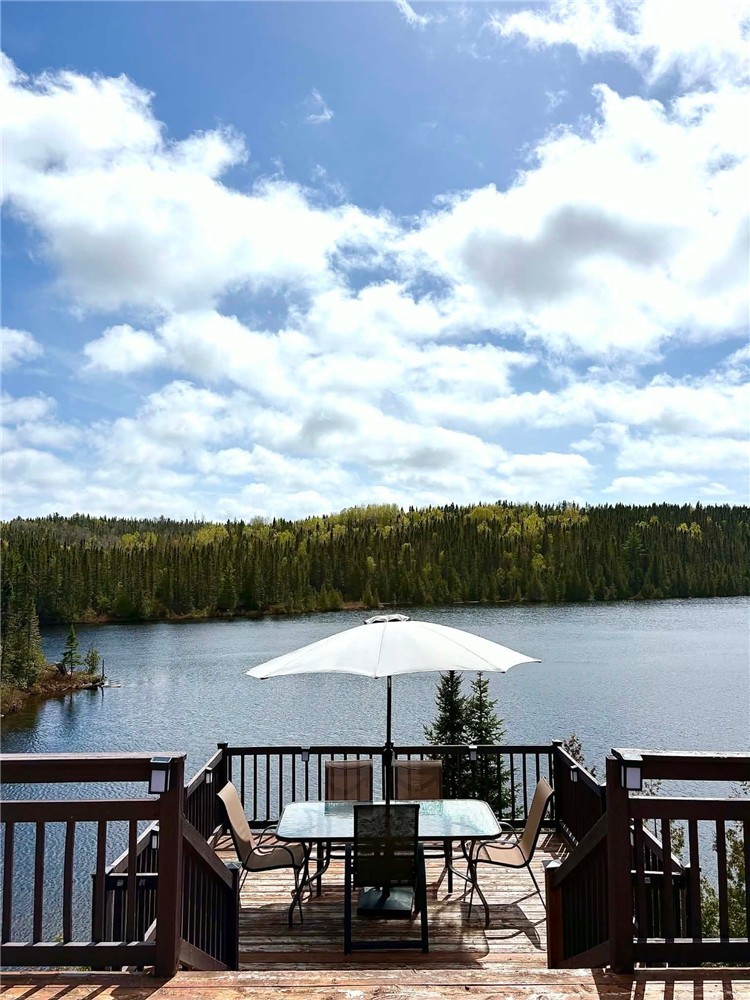 Chalet Bord de L'eau, situé au bord du lac des Français à Pabos Mills en Gaspesie.