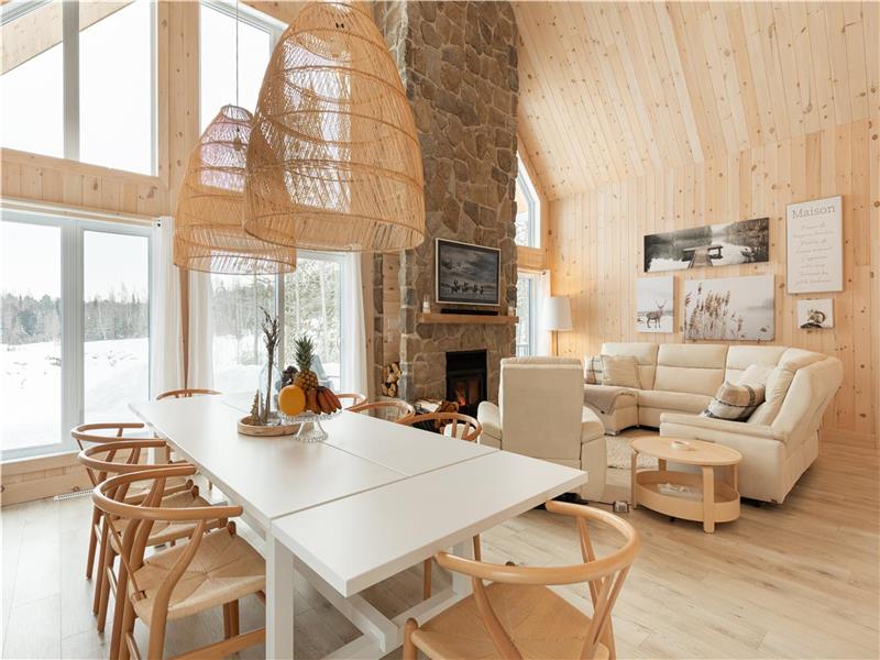 Chalet Le Chardonnay – Spa, Foyers – Automne à la Forêt Ouareau, Lac Jaune
