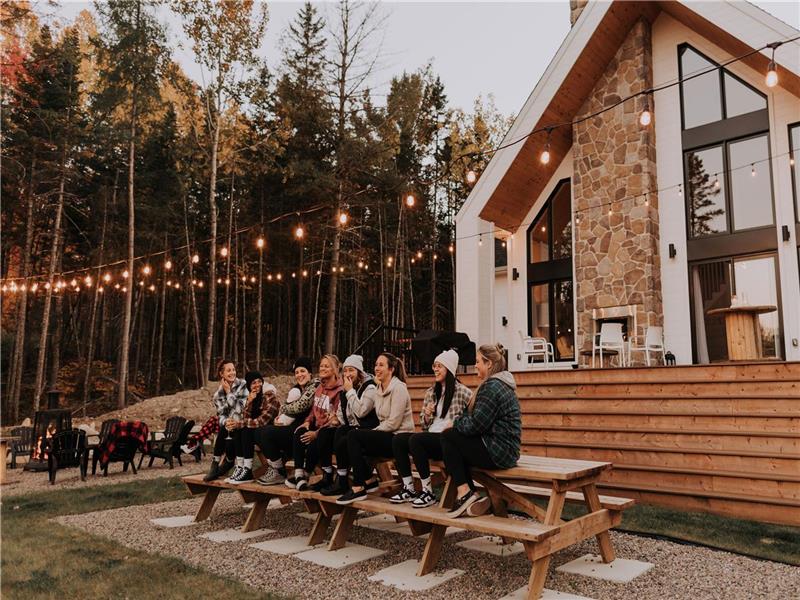 Chalet Le Chardonnay – Spa, Foyers – Automne à la Forêt Ouareau, Lac Jaune