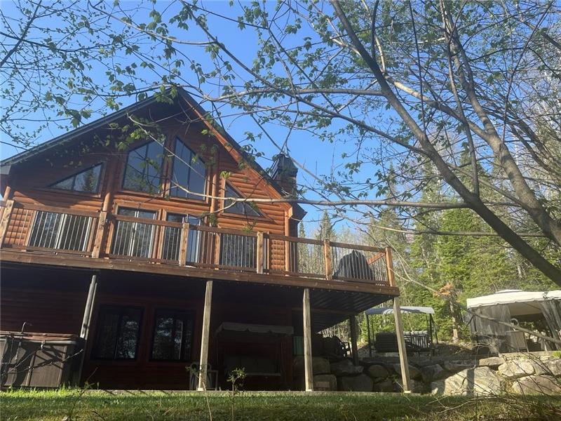 Chaleureux chalet en bois rond avec spa