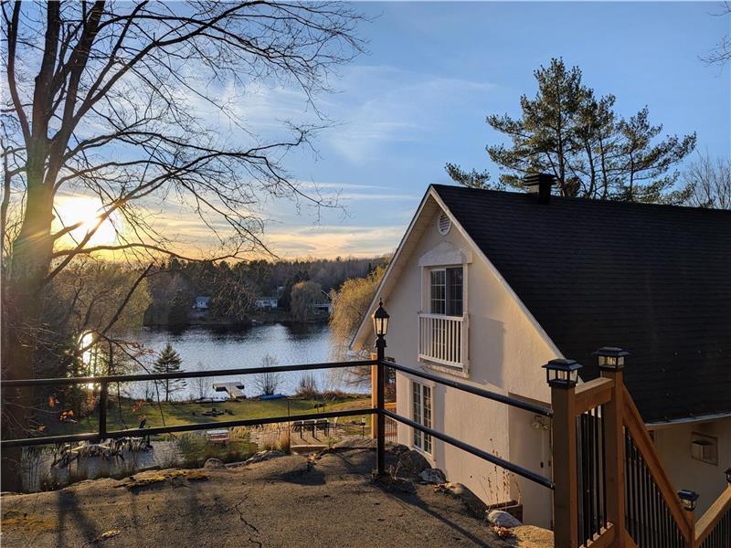 Chalet Sabai Sabai | Lakefront, Spa & Kids Playroom | Kayaks & Paddleboards