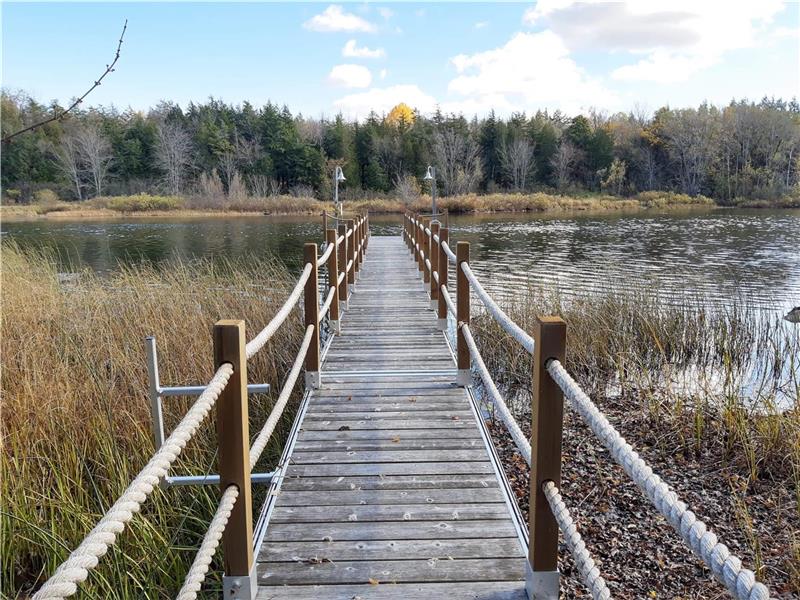 Chalet bord de l'eau sur le lac Memphremagog, grand quai, Fitch Bay