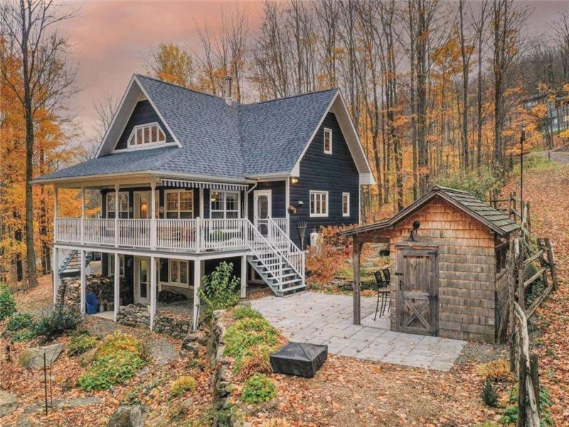 Intimate chalet on the mountain near the trails