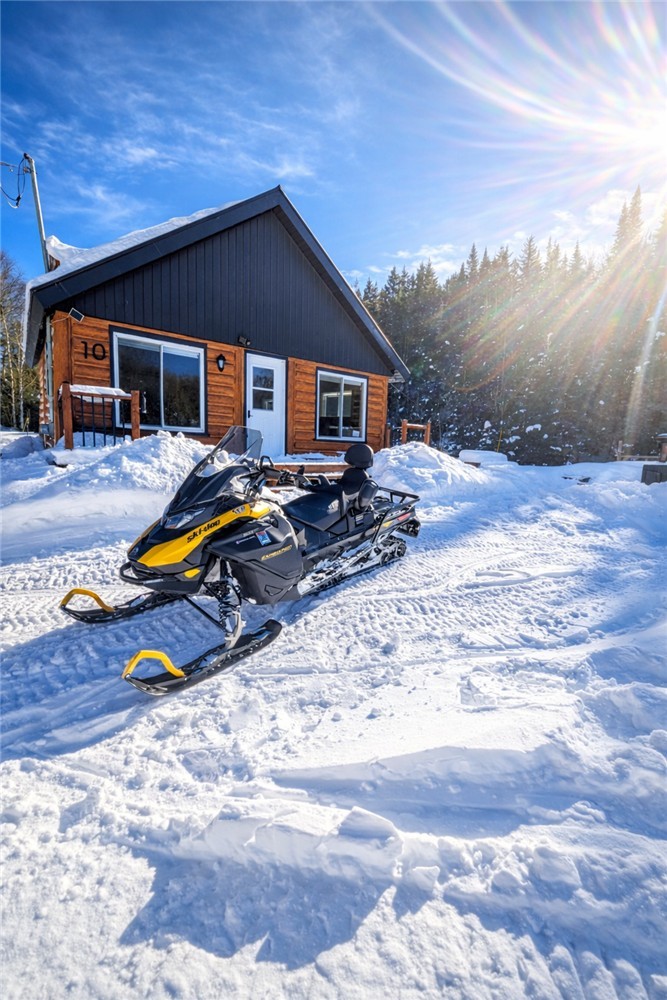 Chalet le 10 du Lac  * Lakeside * In the forest *