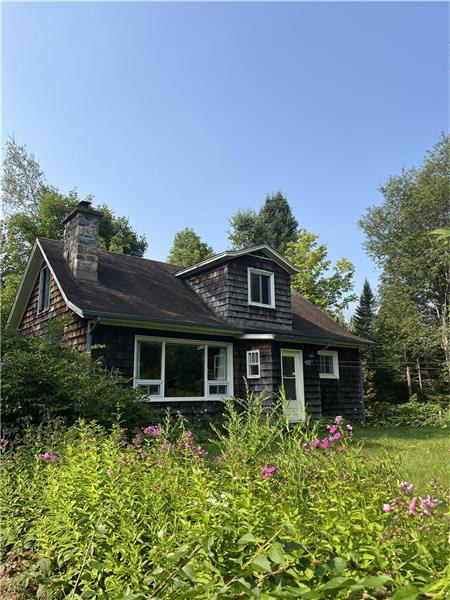 Chalet champêtre isolé en pleine nature, près d'un ruisseau baignable, location 32 jours et +
