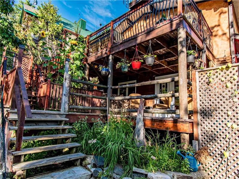 Au Snooze Chalet avec Jacuzzi et Sauna extérieur.