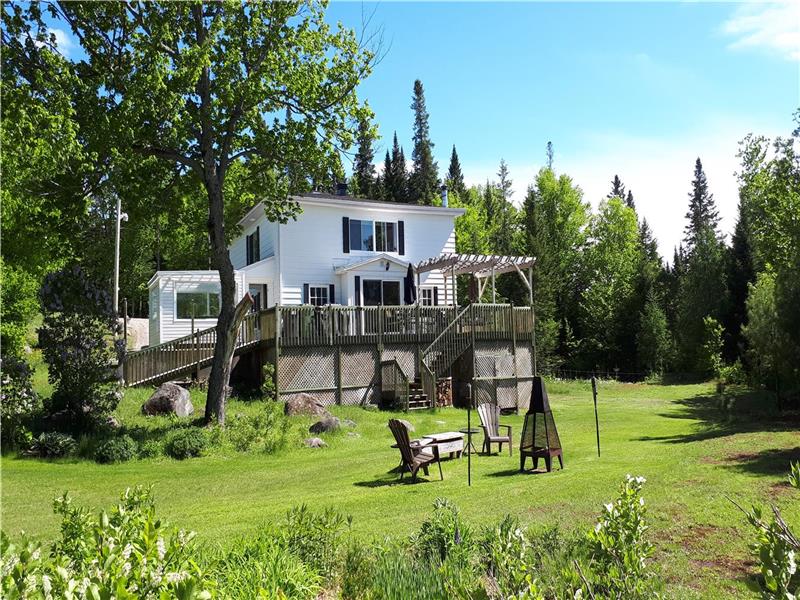 Waterfront Cabin with Spa | Le Grand Heron