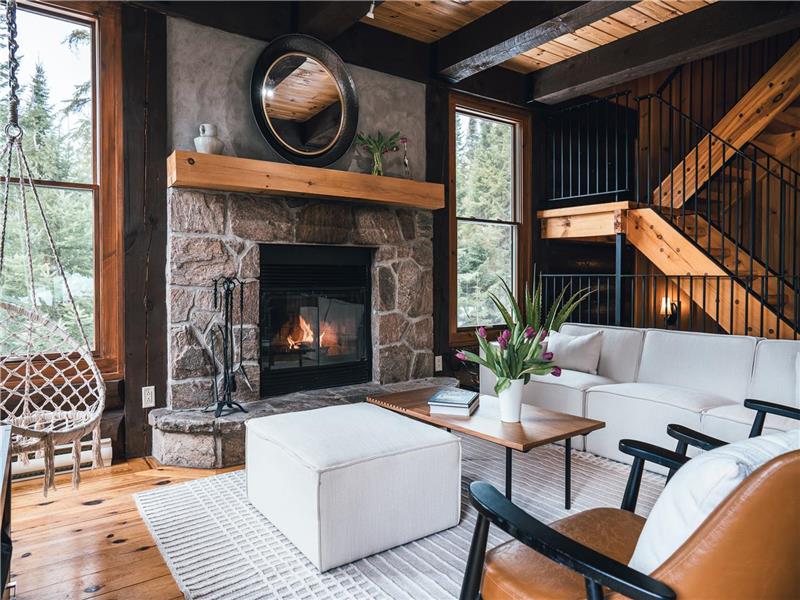 Chalet luxueux en bois + Spa privé  Laurentides 10 min du versant Nord de Tremblant