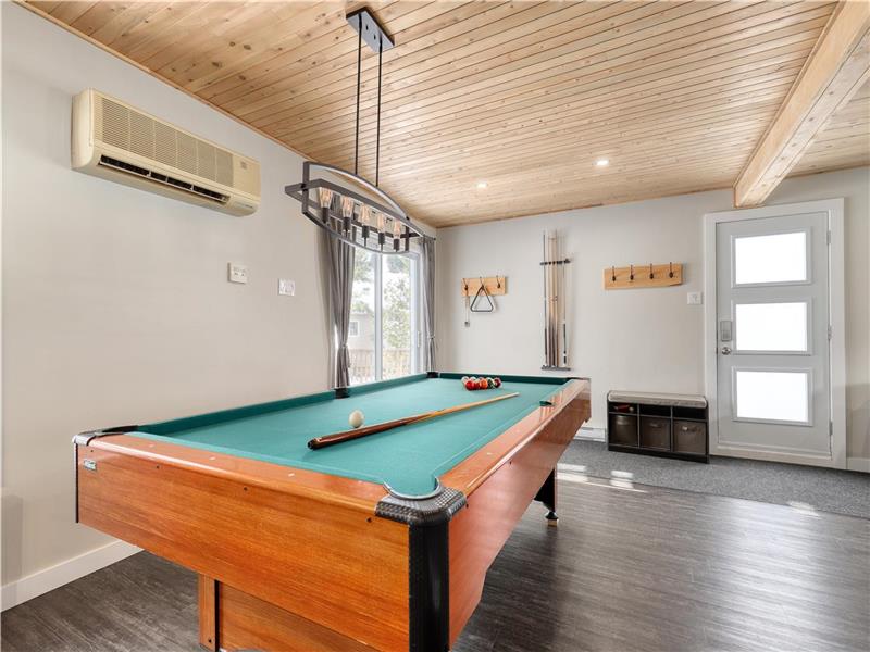 Le Léo - Bord de l'eau avec spa et table de billard!