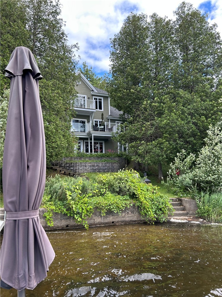 GRAND CHALET/Orford/Lac à la Truite