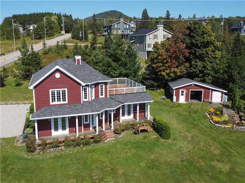 Spacieux chalet 4CH - Salon, billard, foyer et VUE sur le Fleuve!