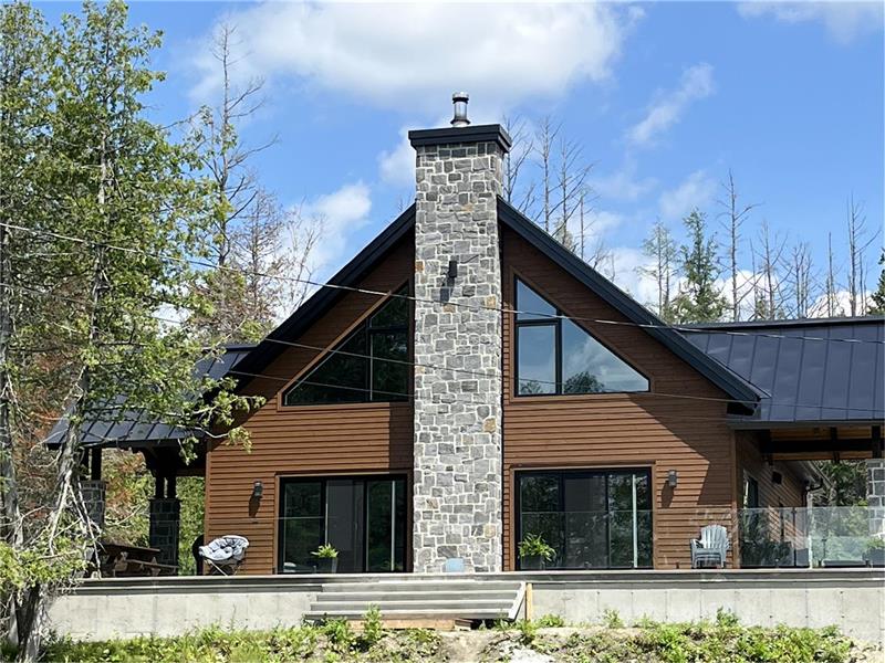 Waterfront cottage at Lac Mégantic