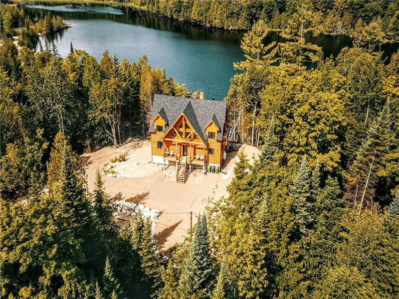 Chalet locatif 6 chambres, 20 personnes (bord de lac privé), tou meublé
