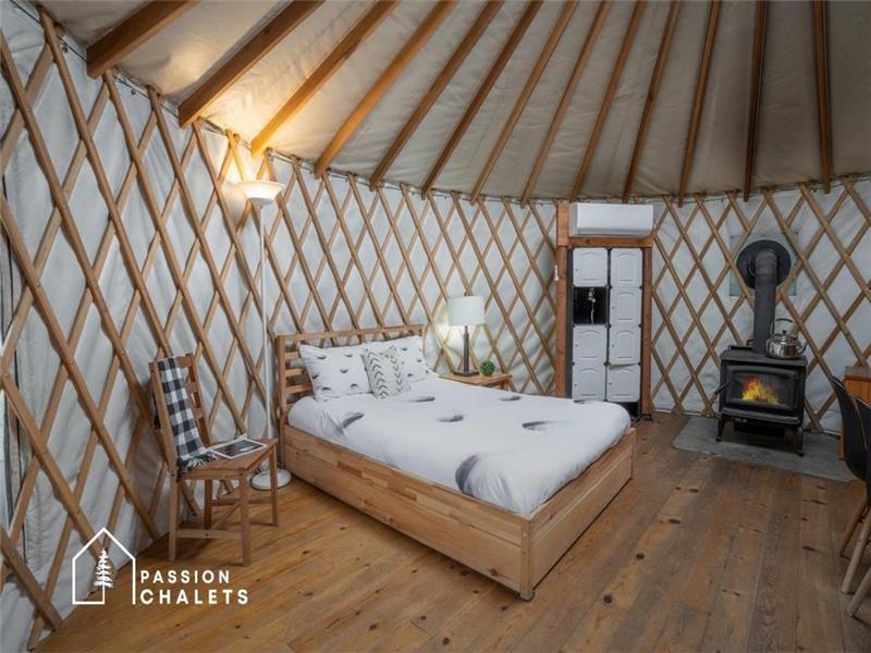 * PASSION CHALETS * | YURT LA LUMINEUSE | SPA - LAKE - FIRE PIT