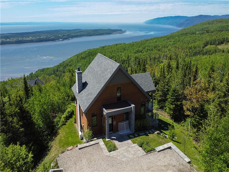 Chalet La Panoramique:  Raffinement, Vue Imprenable sur le Fleuve Saint-Laurent & Spa Privé