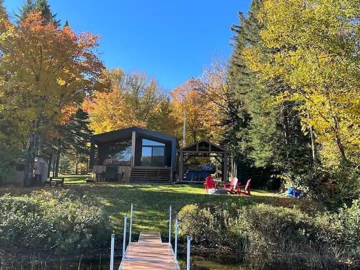 Refuge du Kodiak !!! BORD DE L'EAU !!! Spa, détente, baignade au Lac-Etchemin, à 1h de Québec