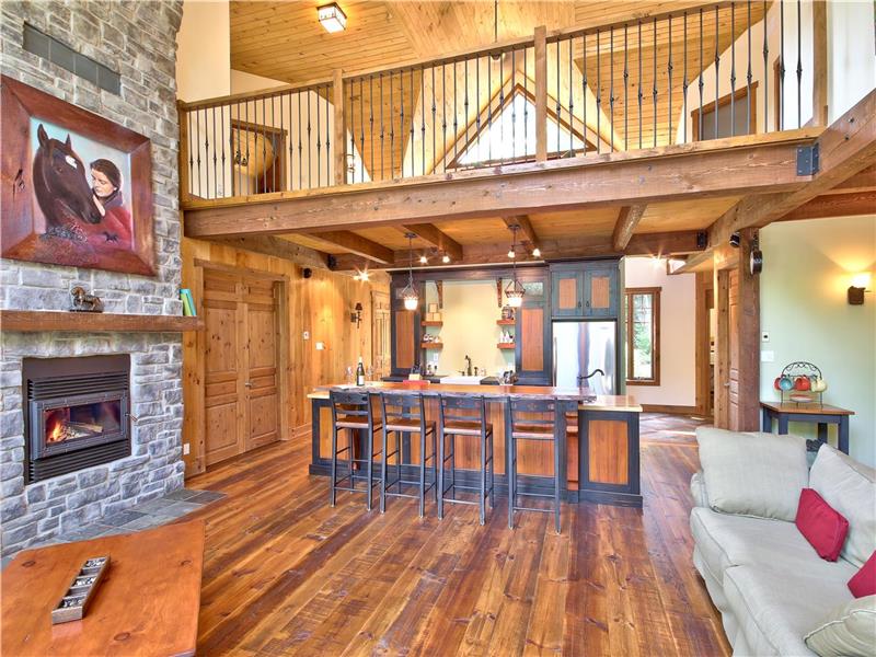 Maison Rouge - Luxury waterfront chalet in Tremblant