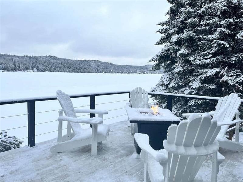 Mini chalet intime. Bord de lac naviguable. Spa.