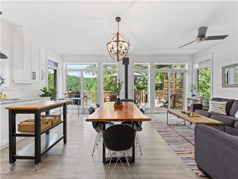 Chalet 3 chambres, au bord de l'eau près des montagnes de ski, parfait pour la famille.