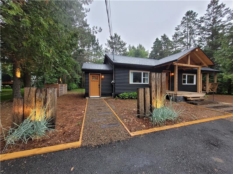 Scandinavian log cabin steps from the village of Saint-Sauveur