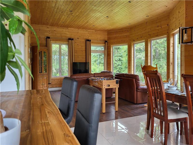 Chalet Le Soleil chasse, pêche et VTT, bord de rivière