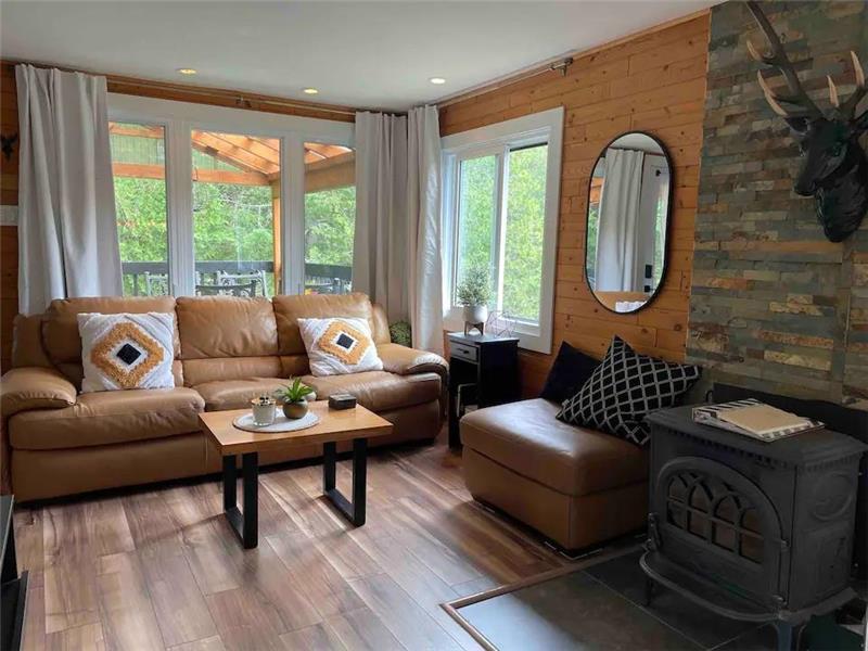 Le Juliette Lakeside Chalet (Lac à la Truite)