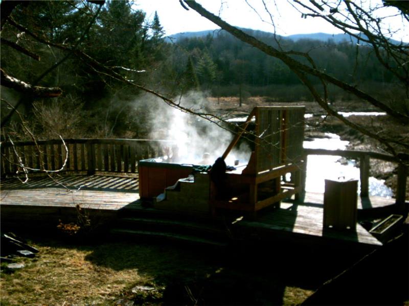 450-292-5657-INTIMITY-PRIVATE-SECLUDED-FIREPLACE-SAUNA/BATH-SPA-NATURE-MOUNTAIN & BROOK VIEW.