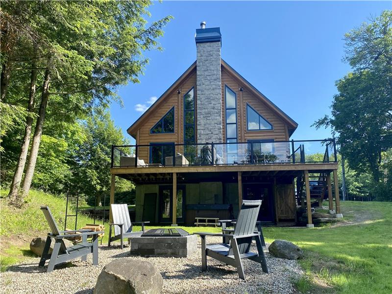 Hummingbird on the Lake - Deluxe 4 bedroom waterfront log home with hot tub and private beach