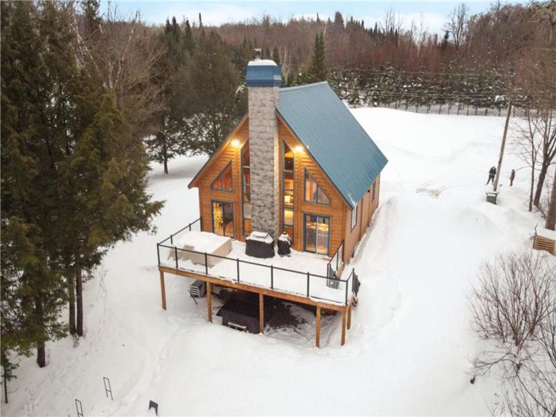 Hummingbird on the Lake - Deluxe 4 bedroom waterfront log home with hot tub and private beach