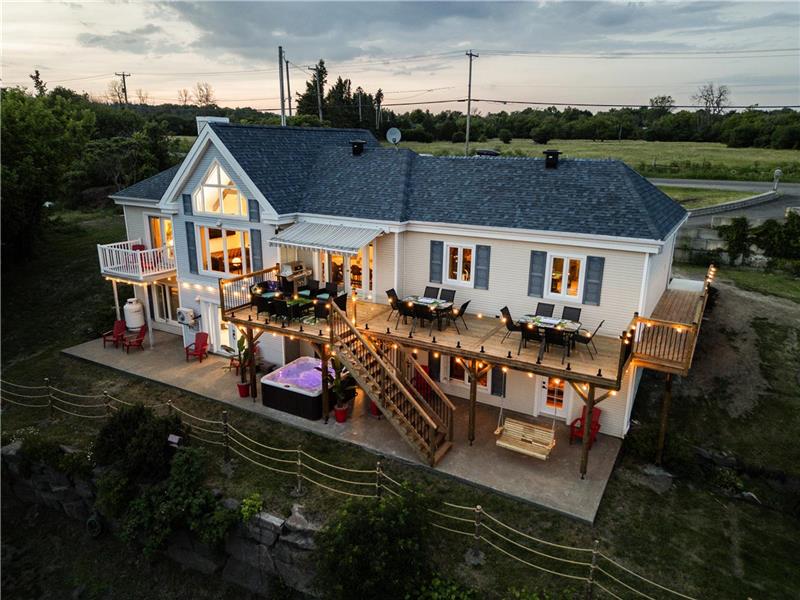 Le Manoir Hollywood - Thématique, Spa et Plage sur la Rivière des Outaouais