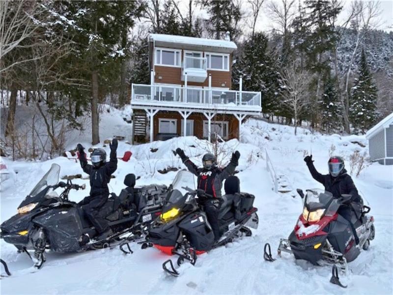 * PASSION CHALETS * | LE COLIBRI | LAKE - SPA - BEACH - WATERCRAFTS - DOCK - FIREPLACES - FAMILY