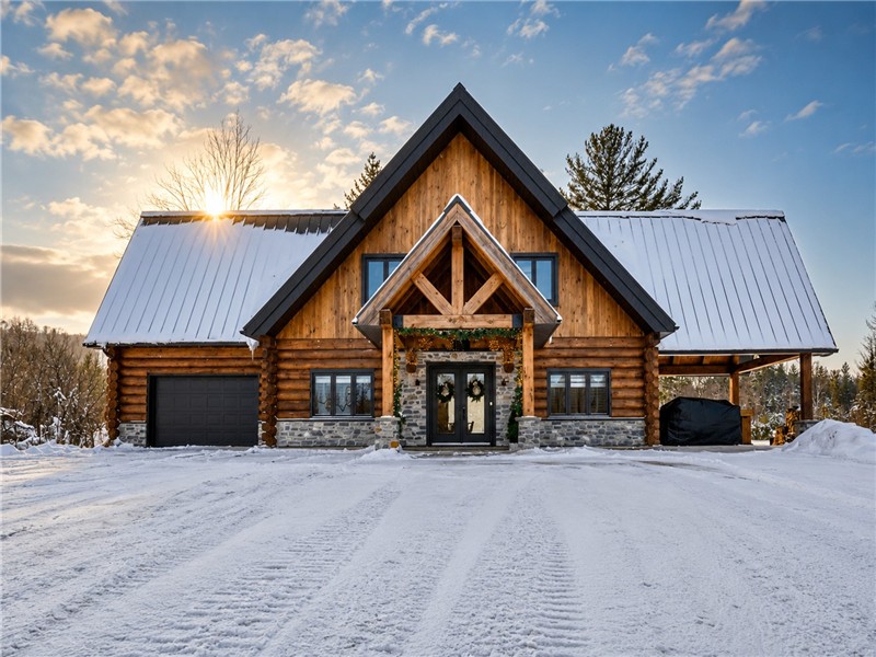 High-End Chalet | Hot Tub • Sauna • Outdoor Kitchen • Lake Access • Exceptional Views