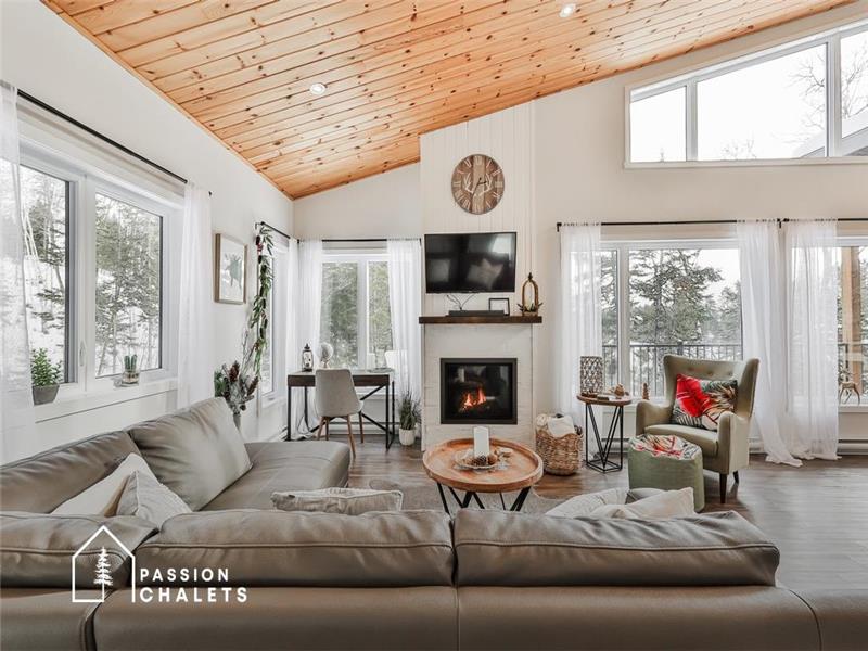 * PASSION CHALETS * | L'ÉVEIL DE LA NATURE | SPA - SAUNA - LAKE - GAMES TABLE - SKI VAL ST-CÔME