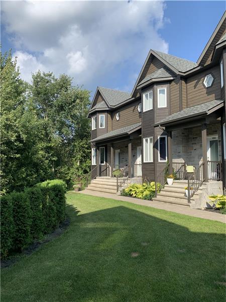 Townhouse for rent Bromont 3200$ monthly